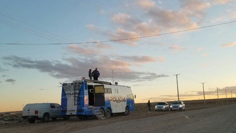 Montan operativo de seguridad en  la meseta de Centenario