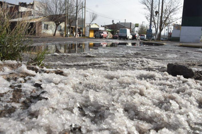 Insólito: se le congeló el agua del inodoro