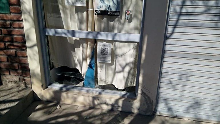 Rompieron un vidrio y desvalijaron su peluquería: Me arruinaron