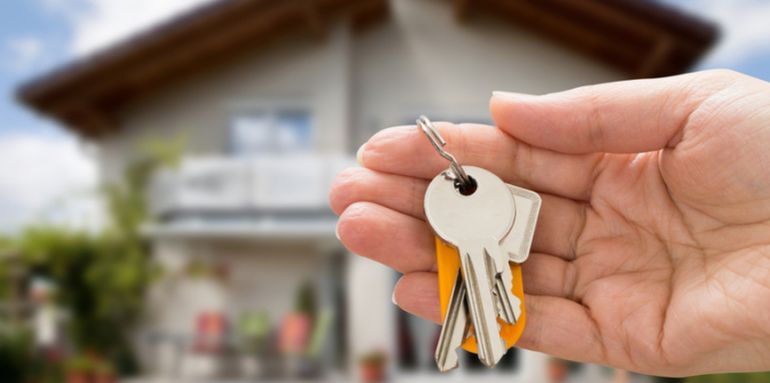 La casa propia cada vez más lejos: ¿Cuántos años necesita trabajar un argentino para comprar una?