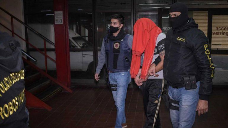 Lo curaron de un balazo, se subió a un taxi y lo asaltó