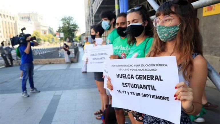Huelga de alumnos y docentes por medidas sanitarias ante el inicio de clases