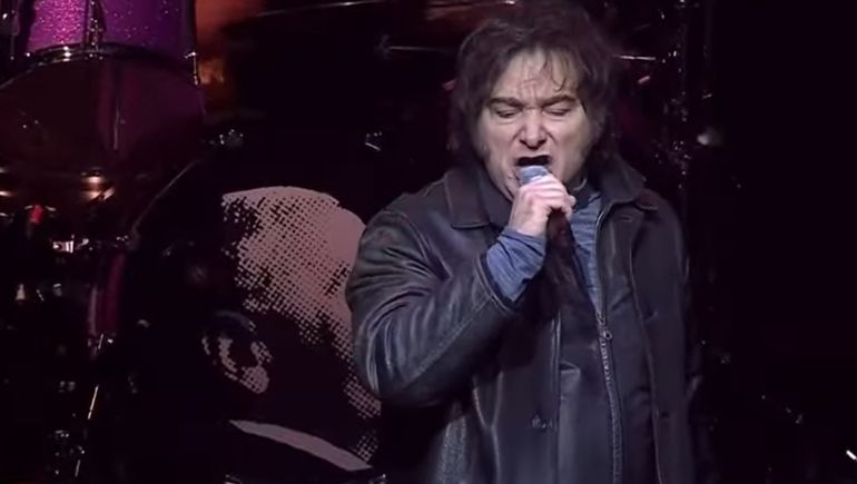 Una por una, las canciones que cantó Javier Milei en el Movistar Arena durante la presentación de su libro