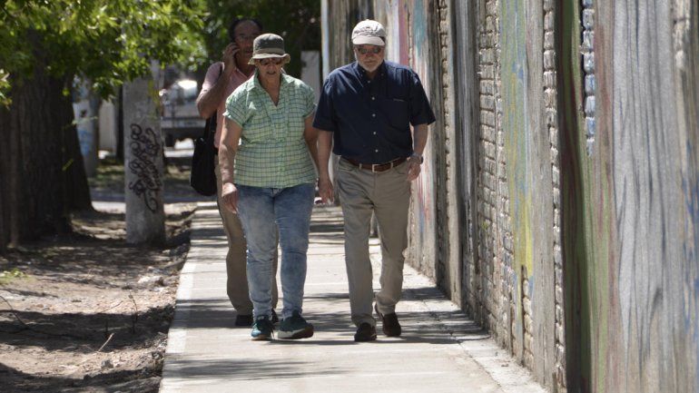 Repararon una de las veredas del cementerio Central