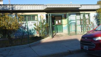La maestra fue denunciada por padres de la Escuela Primaria Nº 201 de Trelew, en Chubut. La maestra fue denunciada por padres de la Escuela Primaria Nº 201 de Trelew, en Chubut.