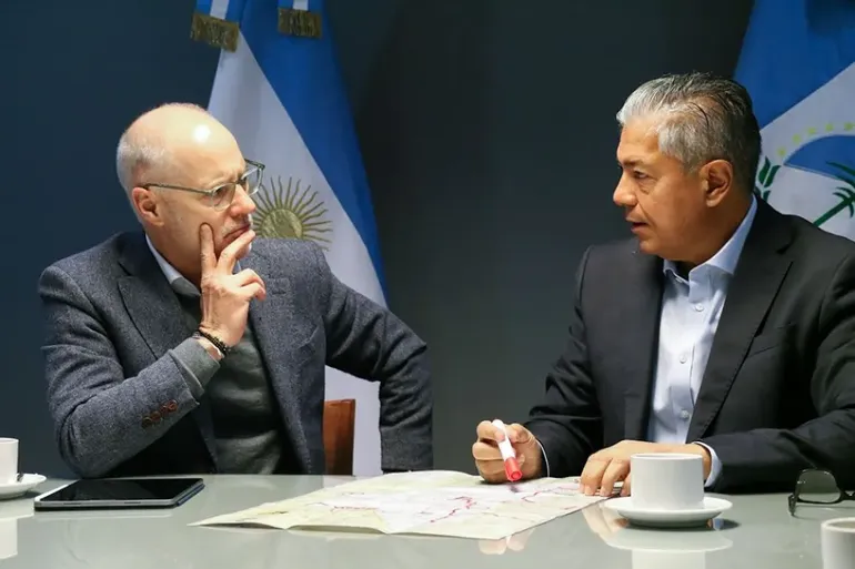 Figueroa firmó varios contratos con el Banco Mundial.
