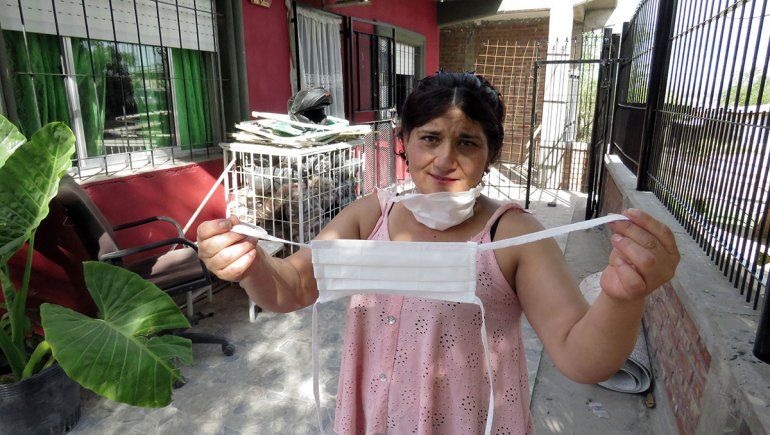 Una vecina solidaria hizo 100 tapabocas y los regaló