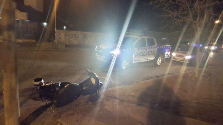 Motochorros robaron una cartera, pero fueron sorprendidos por un patrullero