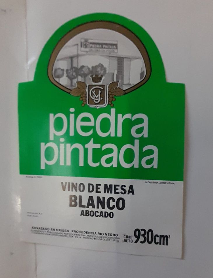 Etiqueta Piedra Pintada, otro sello de la cooperativa. Foto: gentileza Etiqueta Piedra Pintada, otro sello de la cooperativa. Foto: gentileza