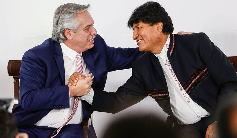 El expresidente Alberto Fernández junto a Evo Morales.