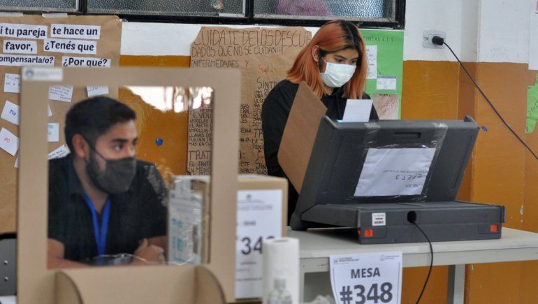 #NeuquénVota: más de 55 mil neuquinos ya pasaron por las urnas