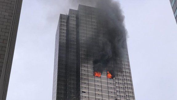 Incendio en la Torre Trump: un muerto y cuatro bomberos heridos