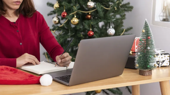 En el sector privado, cada empleador podrá definir si otorga o no el día libre en estas fiestas. En el sector privado, cada empleador podrá definir si otorga o no el día libre en estas fiestas.