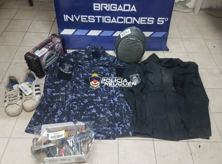 Vendía por Facebook uniformes robados a policías neuquinos