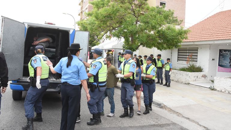 Importante operativo de desalojo en un edificio en pleno centro