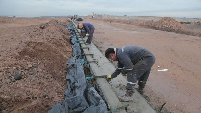 La obra de pavimentación en la Avenida República de Eslovenia. La obra de pavimentación en la Avenida República de Eslovenia.