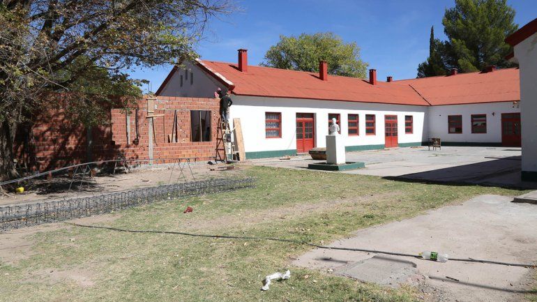 Desde la dirección del colegio señalaron que en mayo empezarían las clases.&nbsp;