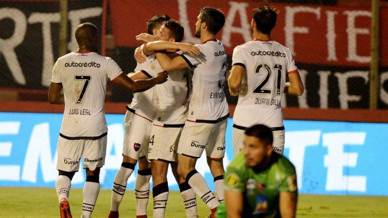 Rincón cayó de pie y  hasta se fue aplaudido