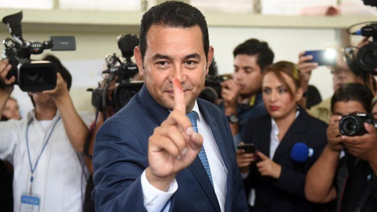 Jimmy Morales será investigado por la Fiscalía por abuso sexual.