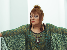 Susy Shock vuelve a Neuquén con su espectáculo de lecturas performáticas y música en vivo. Susy Shock vuelve a Neuquén con su espectáculo de lecturas performáticas y música en vivo.