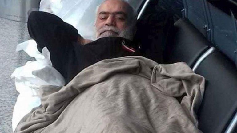 Nizam Hussein Shalak perdió sus papeles de identidad y continúa varado.