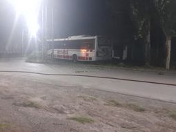 Un colectivo Koko chocó con un nicho de gas y provocó una fuga. Un colectivo Koko chocó con un nicho de gas y provocó una fuga.