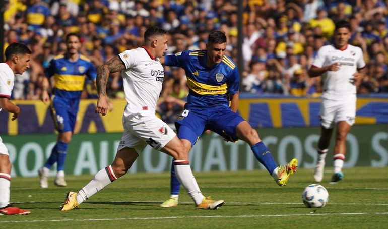 Cuáles fueron los jugadores de Boca silbados en La Bombonera