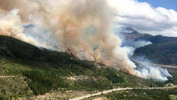 El Bolsón: el fuego avanza y está por llegar a una comunidad