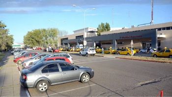 El estacionamiento en el aeropuerto de Neuquén.