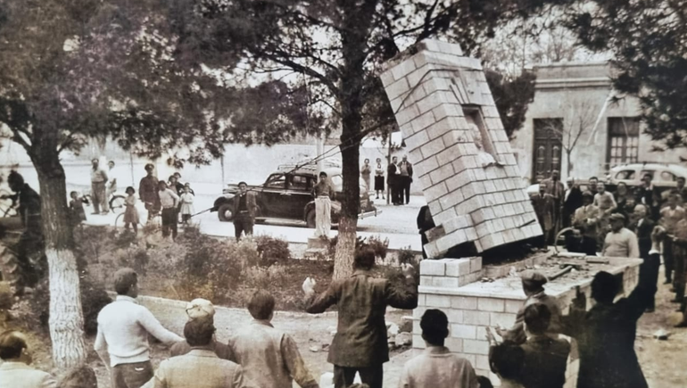 El día que tiraron el monumento a Eva Perón en 1955