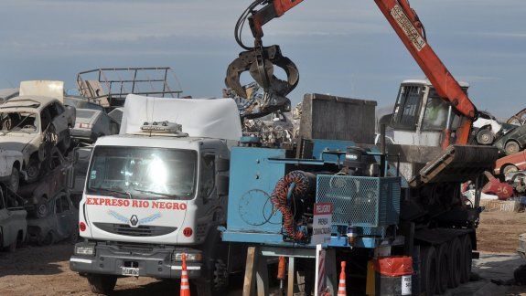 La máquina reciclará varios centenares de vehículos, pero también recibirá chatarra domiciliaria que tengan los vecinos.