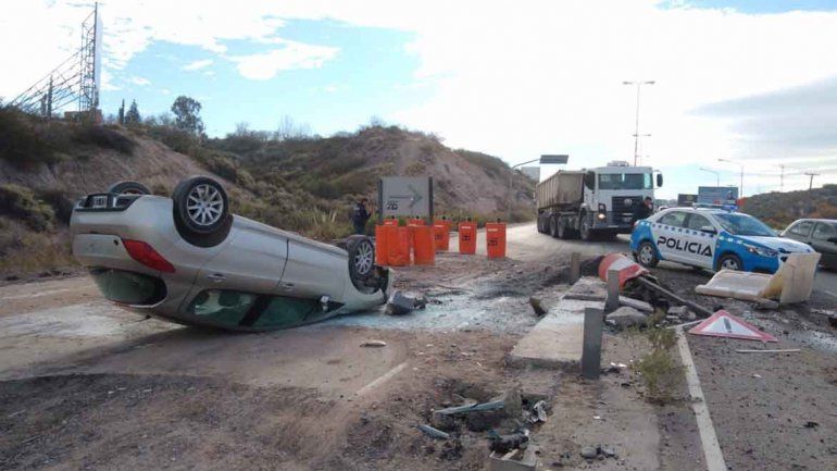 Le fallaron los frenos en el desvío de la Ruta 7 y terminó volcando