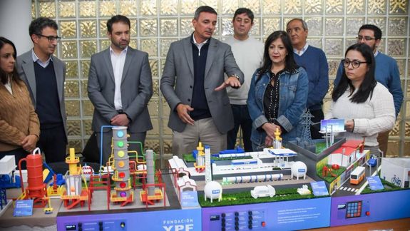Maquetas entregadas por Fundación YPF.