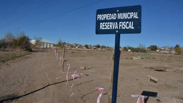 El desalojo de la toma reavivó los cruces entre Municipio y Provincia.