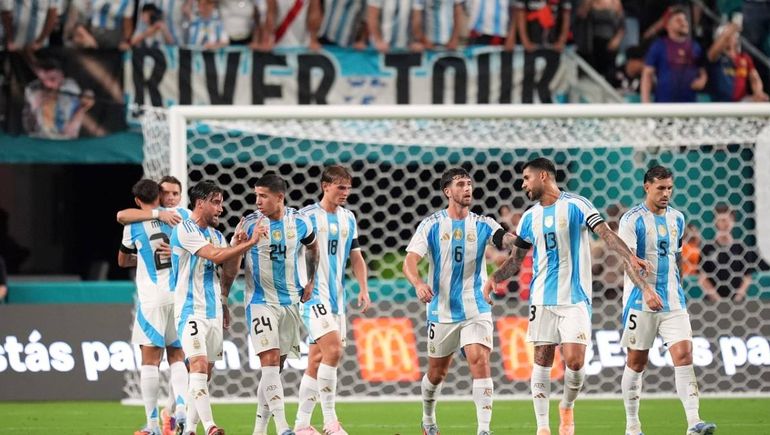 ⁠Quién es la figura mundial que visitó a Messi y al plantel de la Selección argentina en Estados Unidos