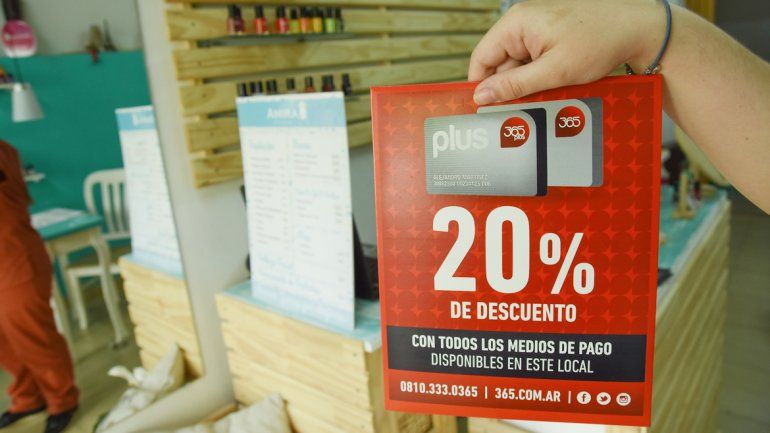 Los comercios neuquinos ya exhiben sus beneficios con la 365.