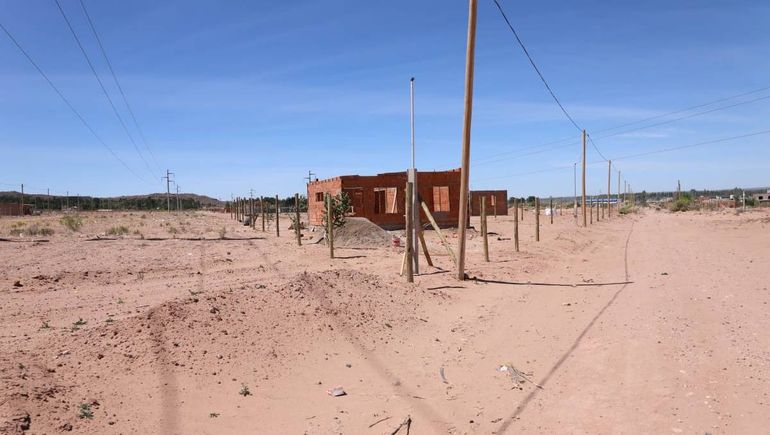 Parte del Loteo Las Bardas. Llegar con servicios es complejo, porque las tierras están en sucesión. El administrador reconoció que hay un juicio por usucapión. Parte del Loteo Las Bardas. Llegar con servicios es complejo, porque las tierras están en sucesión. El administrador reconoció que hay un juicio por usucapión.