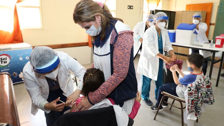 Empieza un mega operativo de vacunación para niños y adolescentes