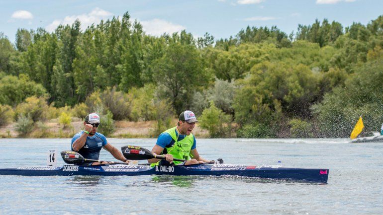 Dal Bo y Cáceres picaron en punta en la Regata del río Negro