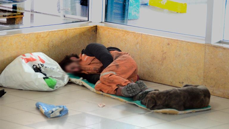 Unas 14 personas duermen todos los días en la ETON. Foto Claudio Espinoza - LMN. Unas 14 personas duermen todos los días en la ETON. Foto Claudio Espinoza - LMN.