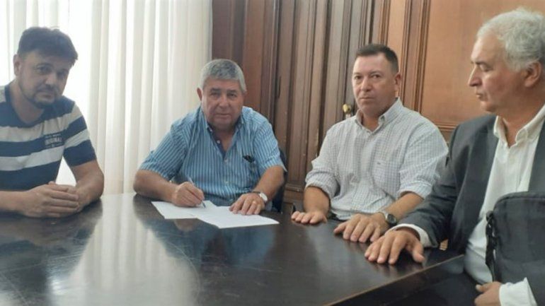 Los petroleros recibirán por adelantado en enero un 9% de suba salarial de 2019