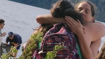 tres mujeres rescataron a una nena de 10 anos que se estaba ahogando en el lago gutierrez tres mujeres rescataron a una nena de 10 anos que se estaba ahogando en el lago gutierrez