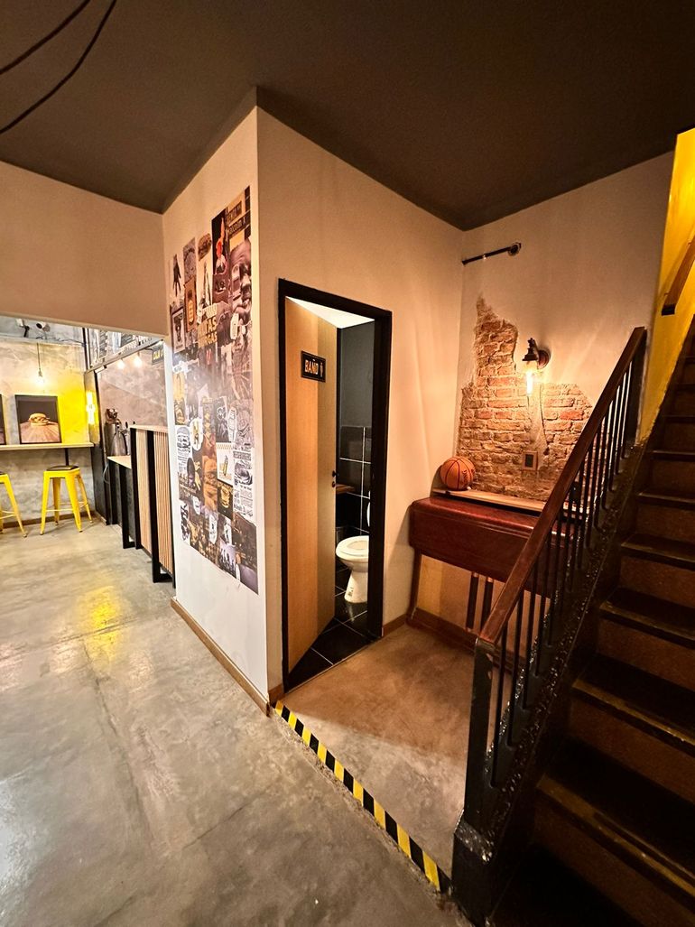 Harlem funciona en Allen en una casona reciclada. Harlem funciona en Allen en una casona reciclada.