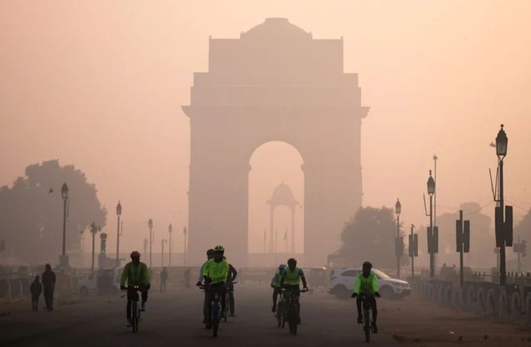 La mala calidad del aire en Nueva Delhi se debe a una combinación de condiciones meteorológicas y fuentes de contaminación. La mala calidad del aire en Nueva Delhi se debe a una combinación de condiciones meteorológicas y fuentes de contaminación.