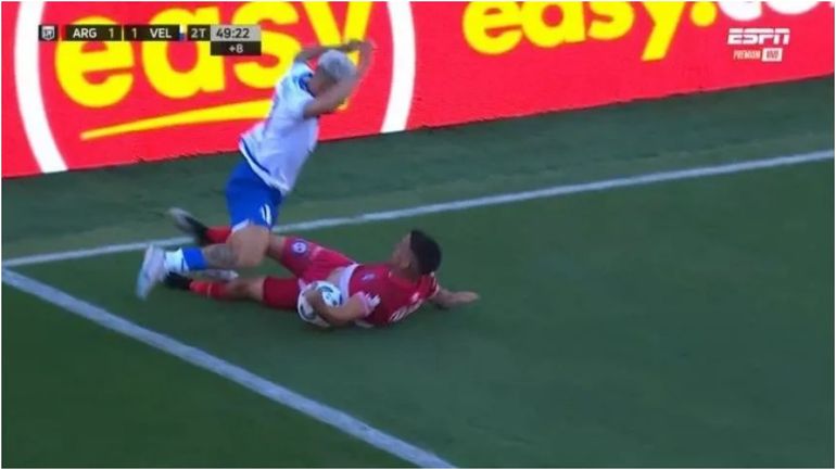 La controvertida jugada de Vélez contra Argentinos que era penal La controvertida jugada de Vélez contra Argentinos que era penal