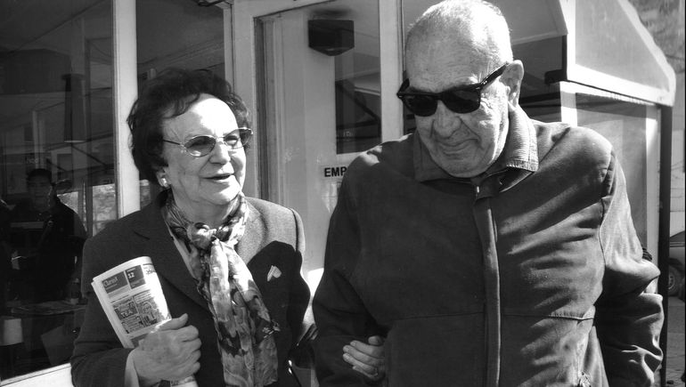 Chela y Felipe, durante una de sus acostumbradas caminatas por la ciudad.