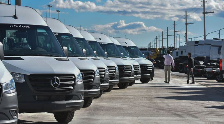 El Gobierno adquirió 20 minibuses para transporte escolar