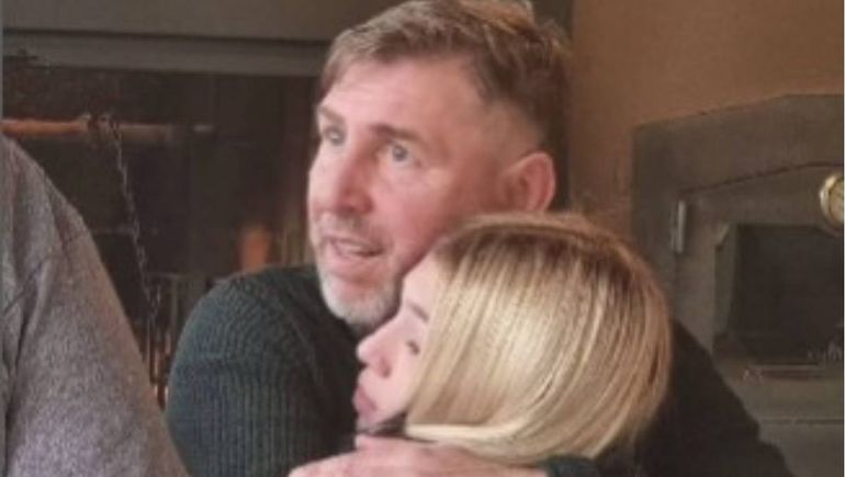 La emotiva despedida de Emiliano Pinsón al irse de viaje a España para luchar contra el Párkinson