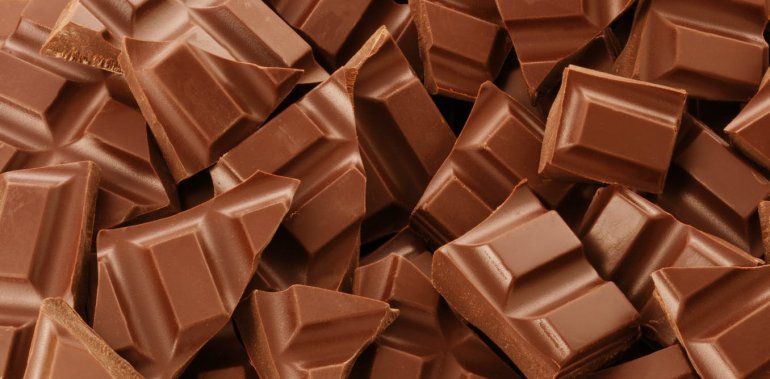 La joven, junto a un cómplice, se quiso llevar 35 chocolates de un supermercado.