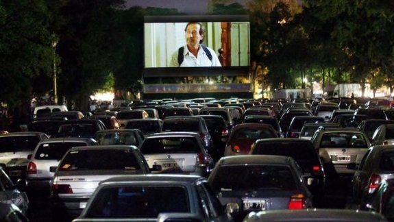 El protocolo del autocine que comienza en Buenos Aires